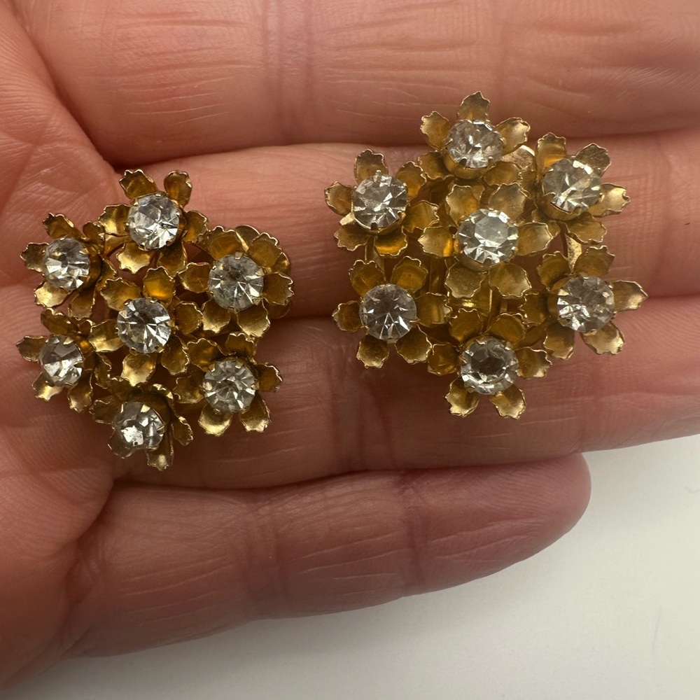 Coro Gold Tone Floral Flower Burst Snowflake Clip Rhinestone Earrings Signed Vtg